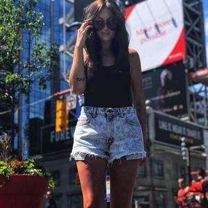 Meet your Posher, Leanna